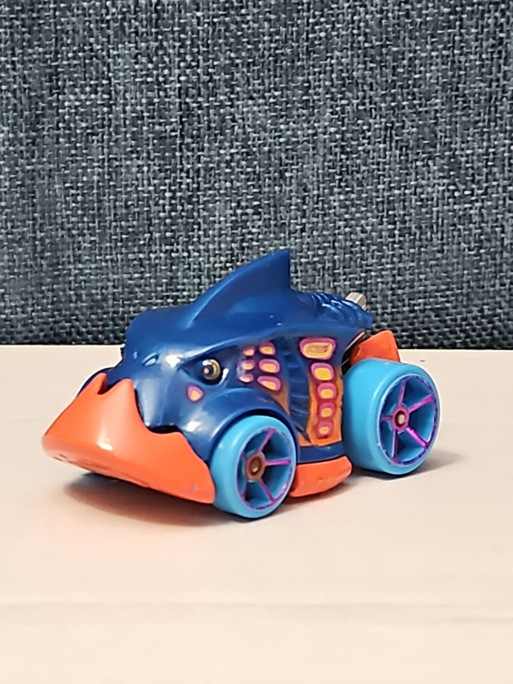 Hot Wheels Piranha Terror | 2013 First Edition | Blue & Orange Creature Car