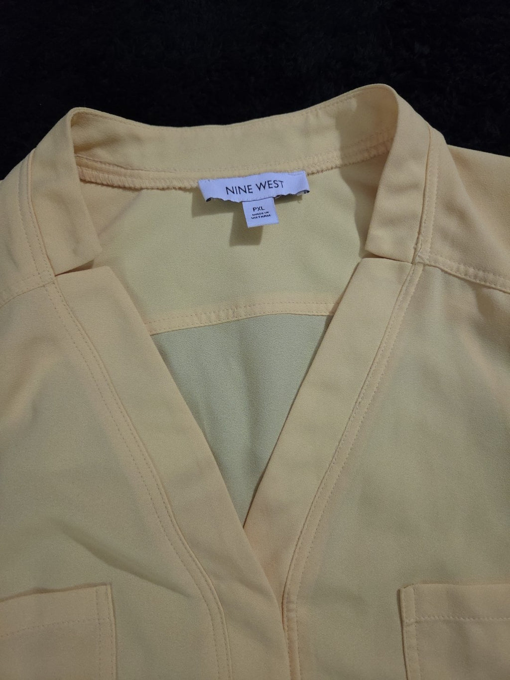 Nine West Petite XL PXL Yellow V-Neck Blouse Career Long Sleeve Pockets Popover