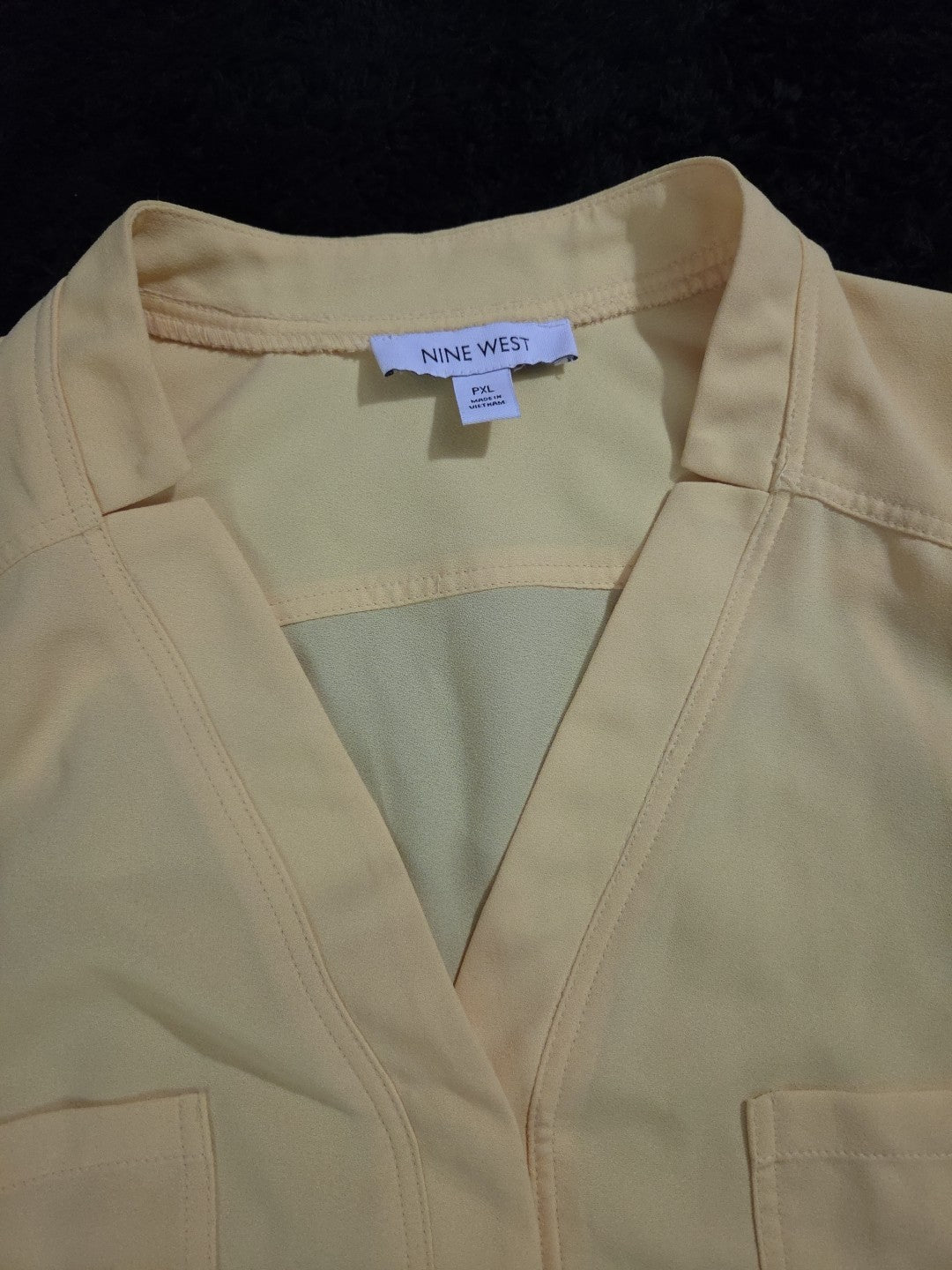 Nine West Petite XL PXL Yellow V-Neck Blouse Career Long Sleeve Pockets Popover
