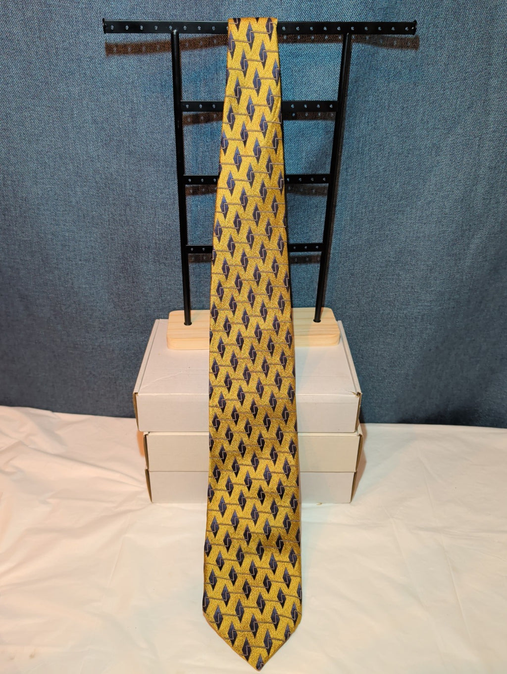 Vintage Edwards Michigan Silk Tie Gold Geometric Art Deco Men's Necktie 59"