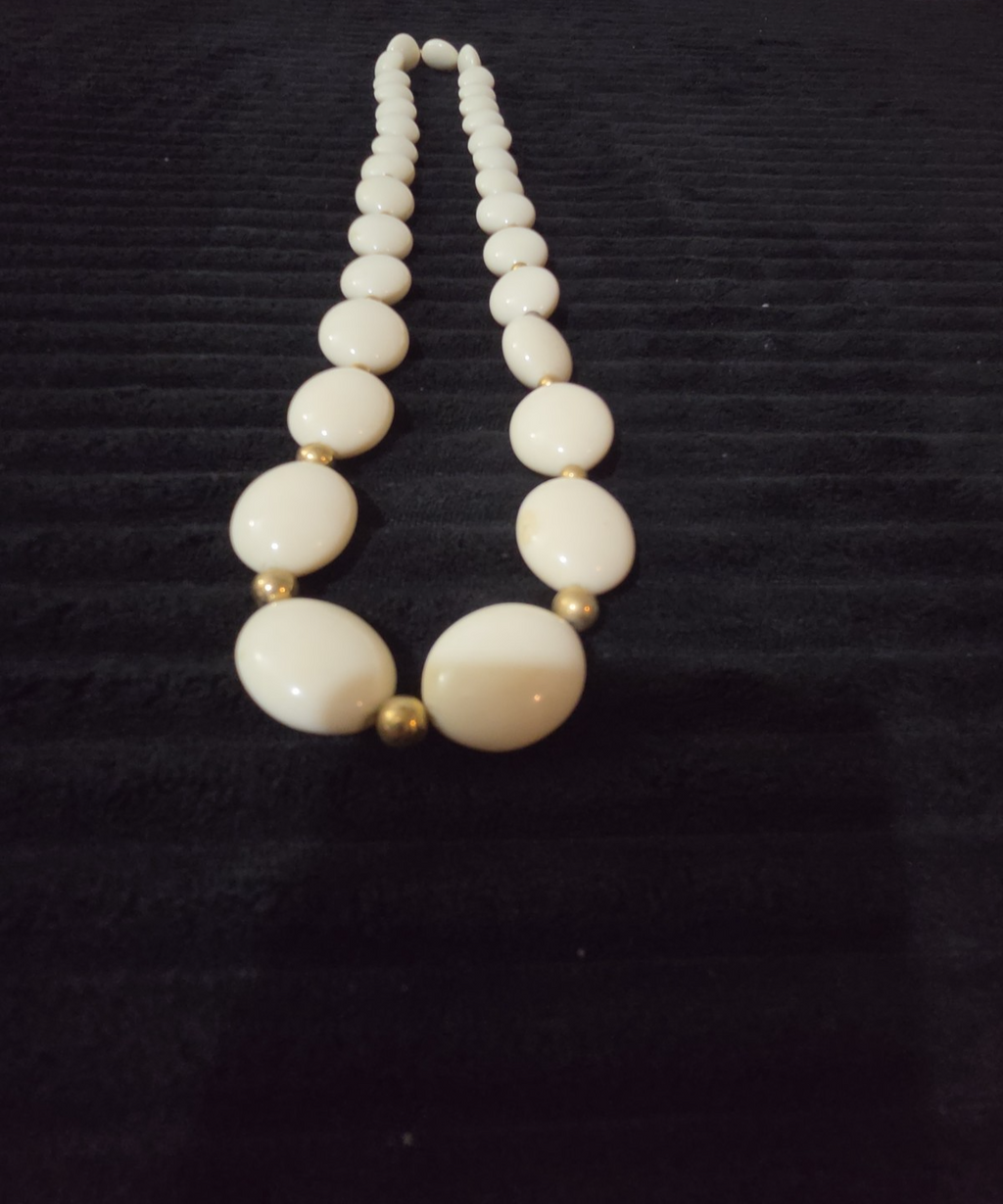 Vintage Cream Lucite Bead Necklace Graduated Flat Oval Disc Chain 32" No Clasp
