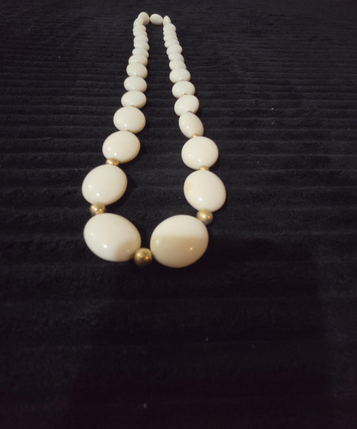 Vintage Cream Lucite Bead Necklace Graduated Flat Oval Disc Chain 32" No Clasp
