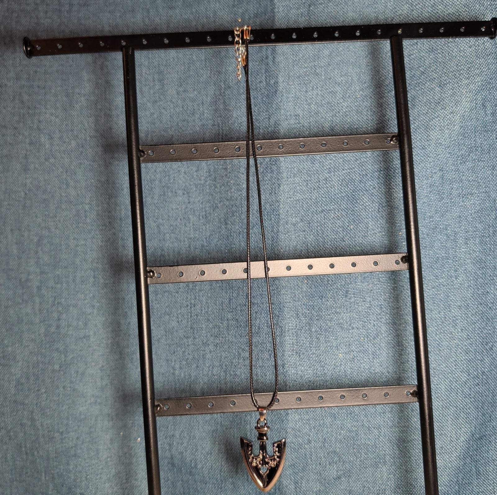 JoJo Bizarre Stand Arrow Killer Queen Metal Pendant