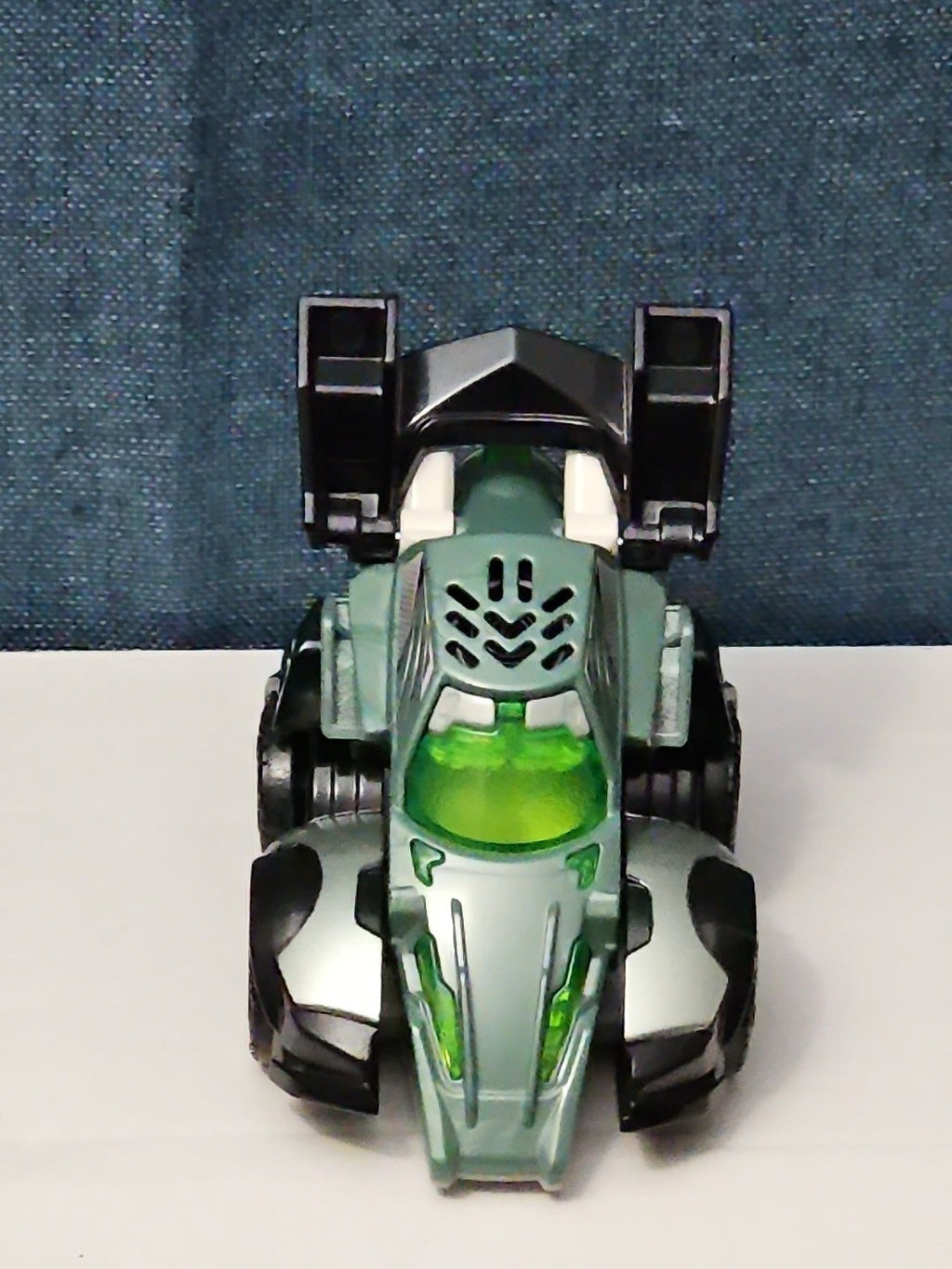 VTech Switch & Go Dinos Turbo Triceratops Transforming Race Car | Friction Motor