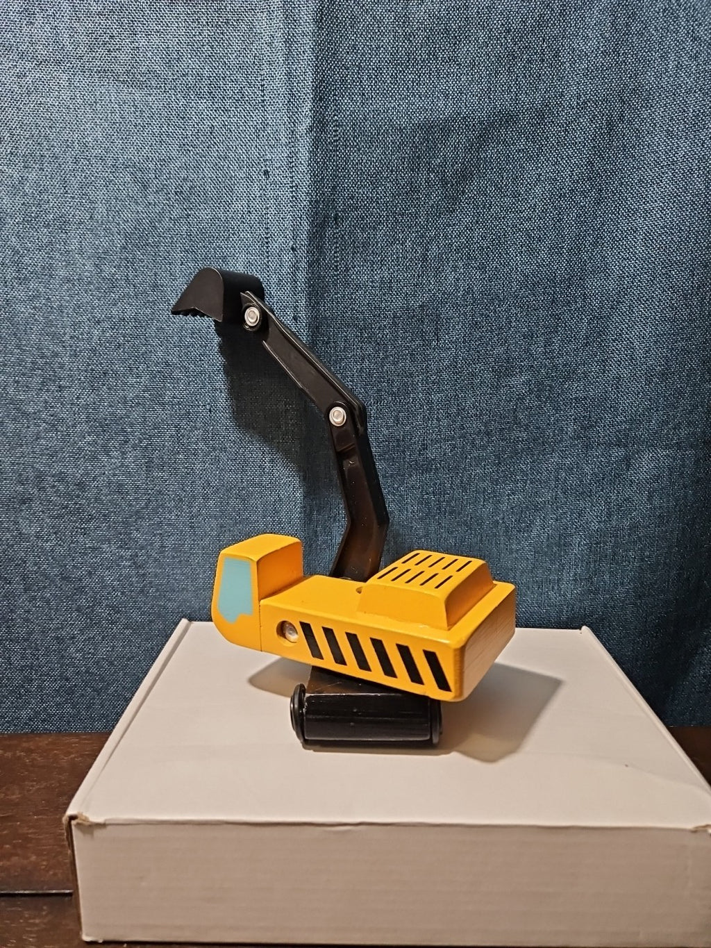 Wooden Railway Steam Shovel Excavator Construction Vehicle for Train Set