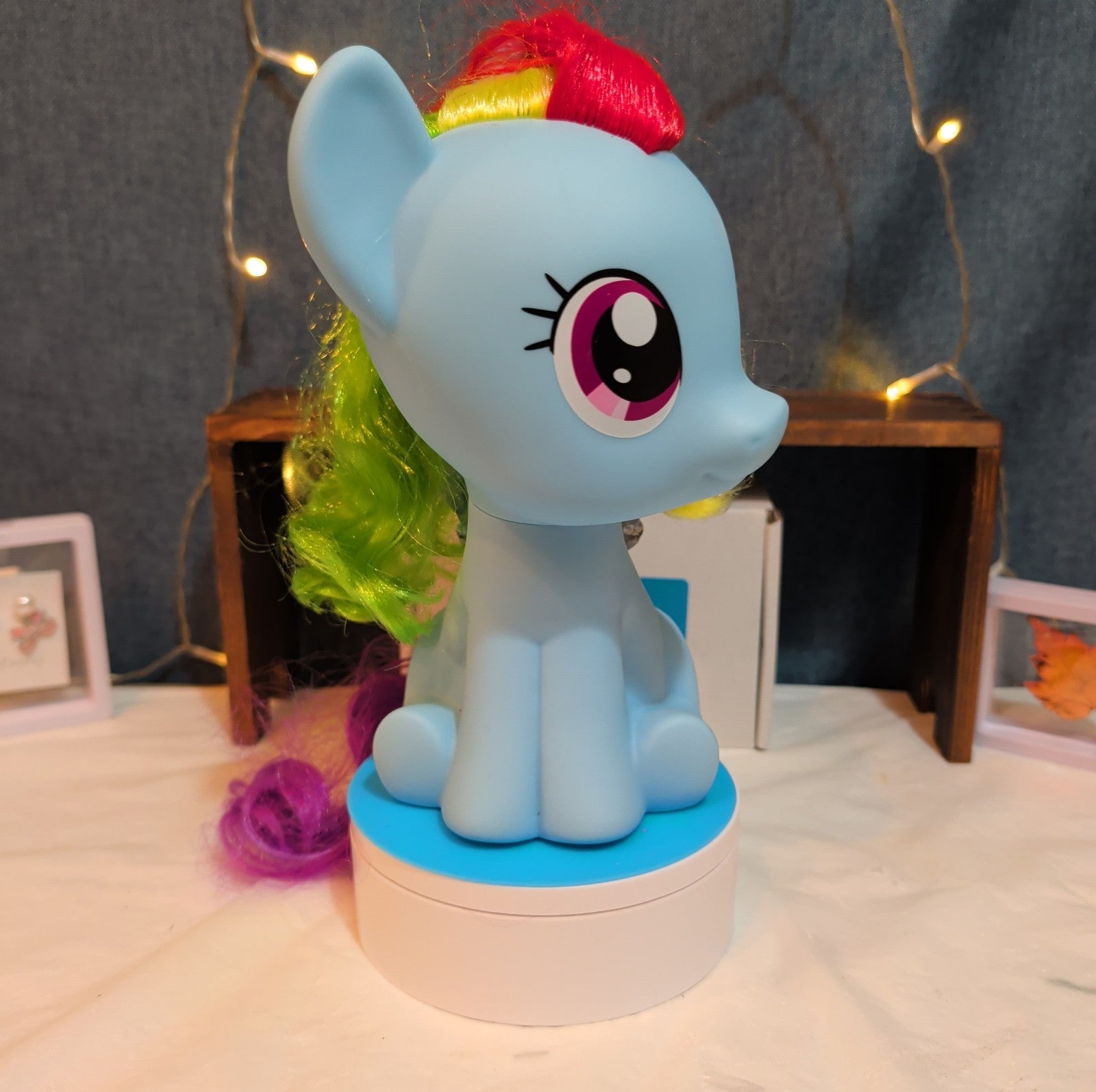 Hasbro My Little Pony Rainbow Dash 9" Glitter Wings Sitting 2018