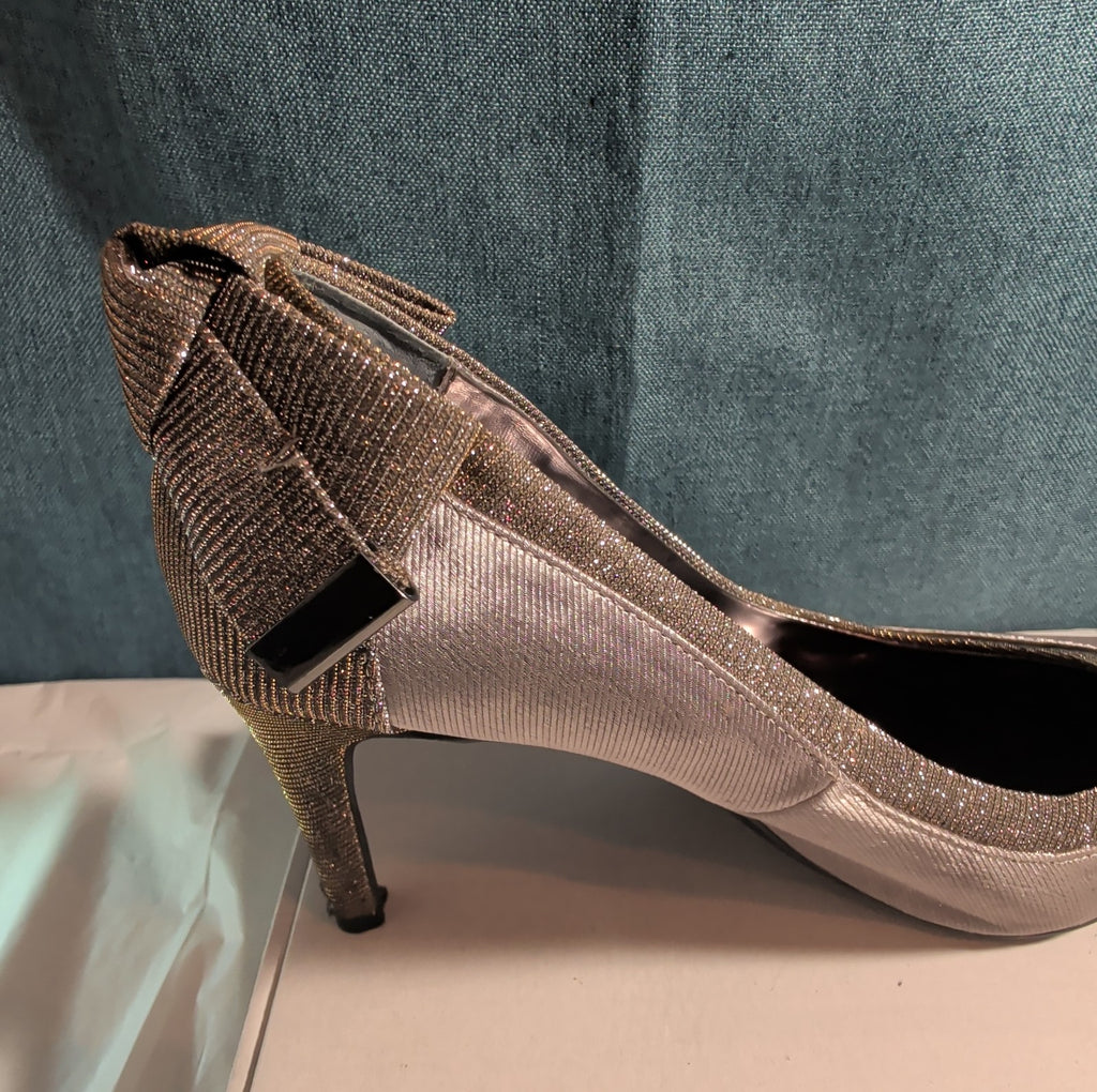 J Renee Silver Sparkly Bow Pumps 8.5 M Pointed Toe Metallic Satin