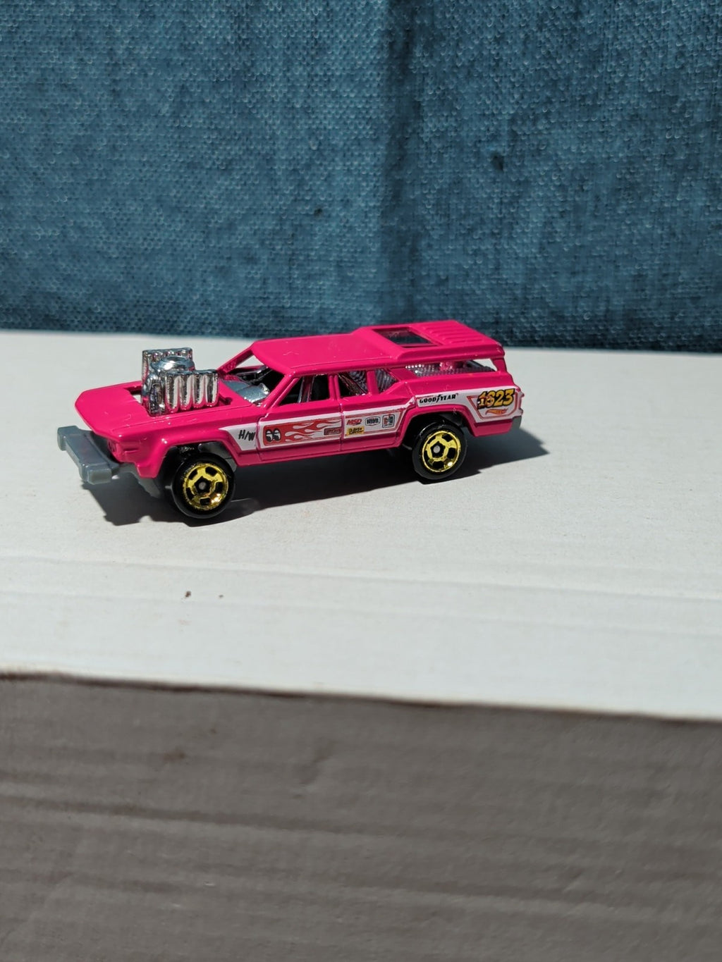 Hot Wheels Cruise Bruiser Pink | 2015 HW Wagons Demolition Derby | Loose Diecast