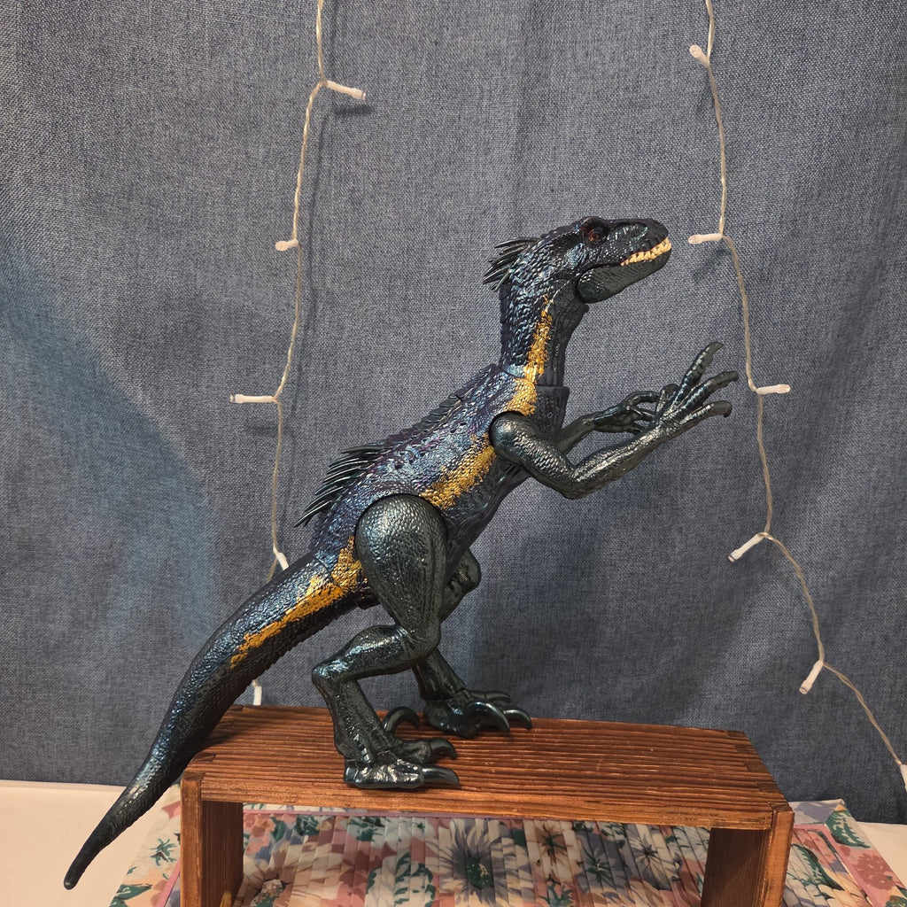 Mattel Jurassic World Indoraptor Action Figure Posable Toy