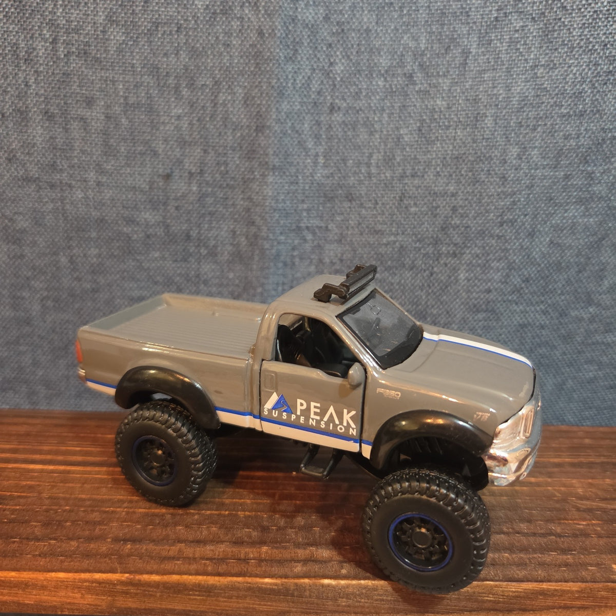 First Gear Custom Ford F-250 Lifted Peak Suspension Diecast Off-Road