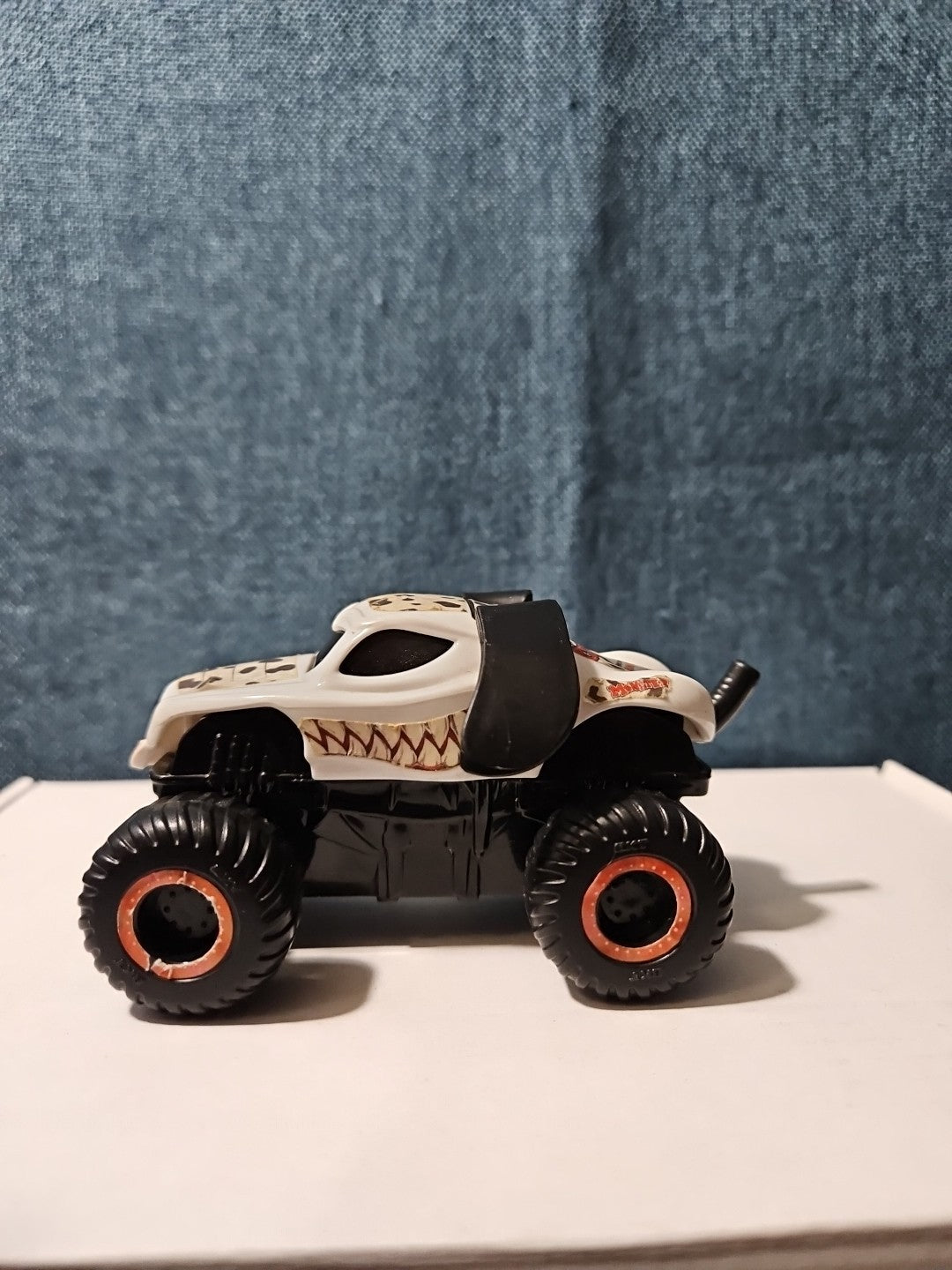 3-Piece Monster Truck Set | Hot Wheels Twin Mill & Howlin' Heat