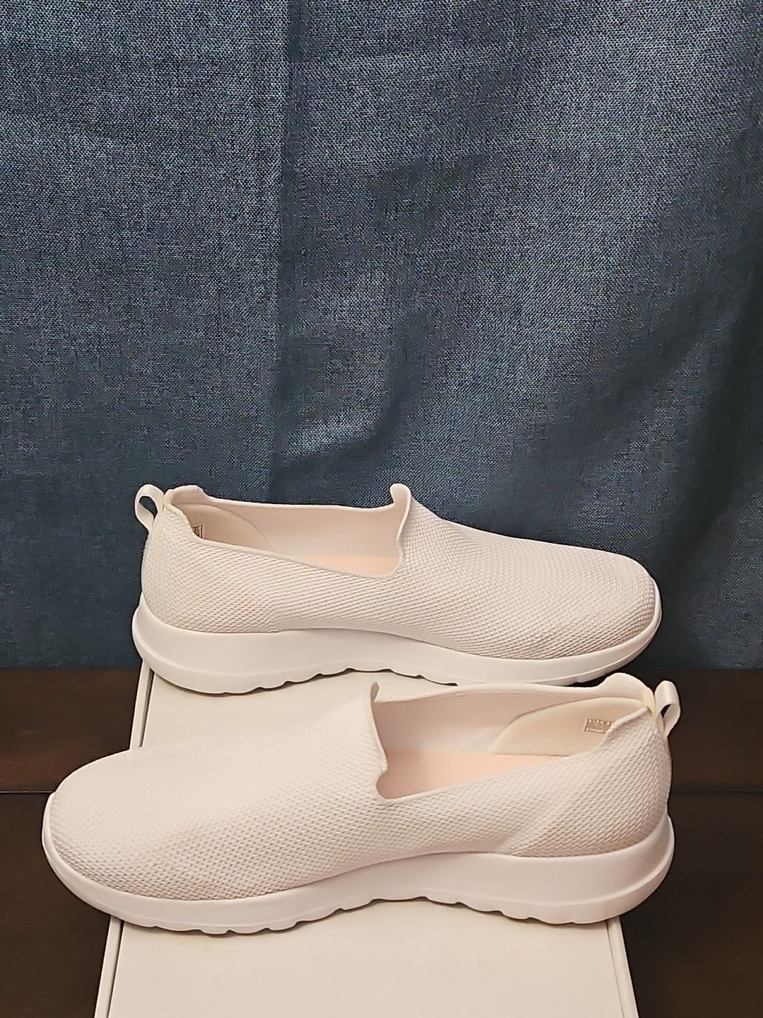 Skechers GO WALK Joy Women’s 11 White Mesh Slip On Air Cooled Goga Mat 124187