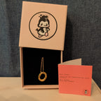 Pixie The Penguin Bubble Letter O Necklace Gold Toned Stainless Steel New
