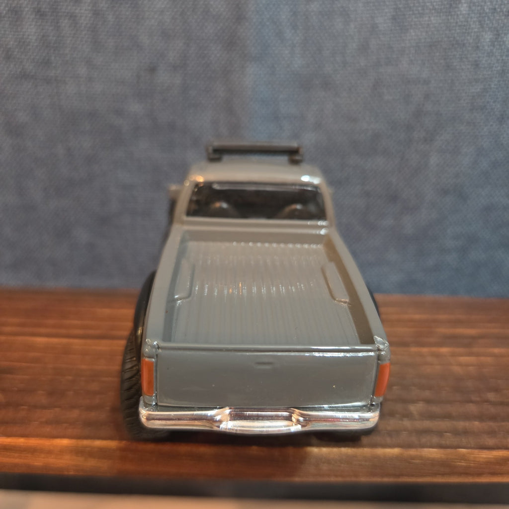 First Gear Custom Ford F-250 Lifted Peak Suspension Diecast Off-Road