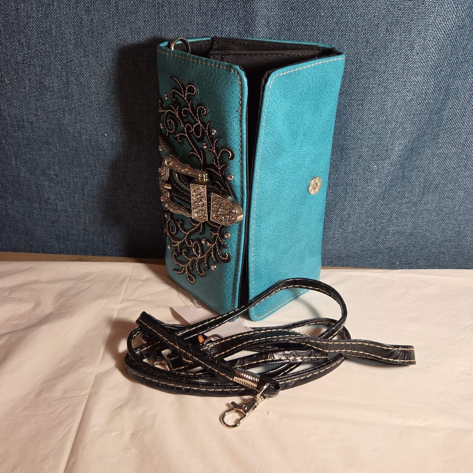 Turquoise Western Buckle Floral Trifold Crossbody Wallet NWT