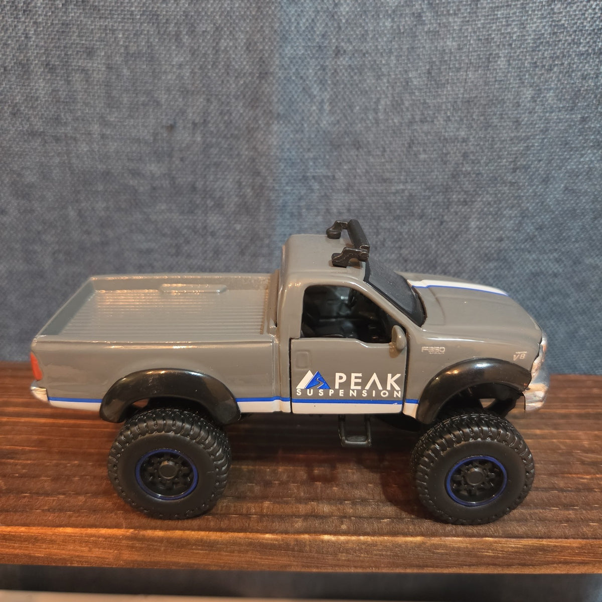 First Gear Custom Ford F-250 Lifted Peak Suspension Diecast Off-Road