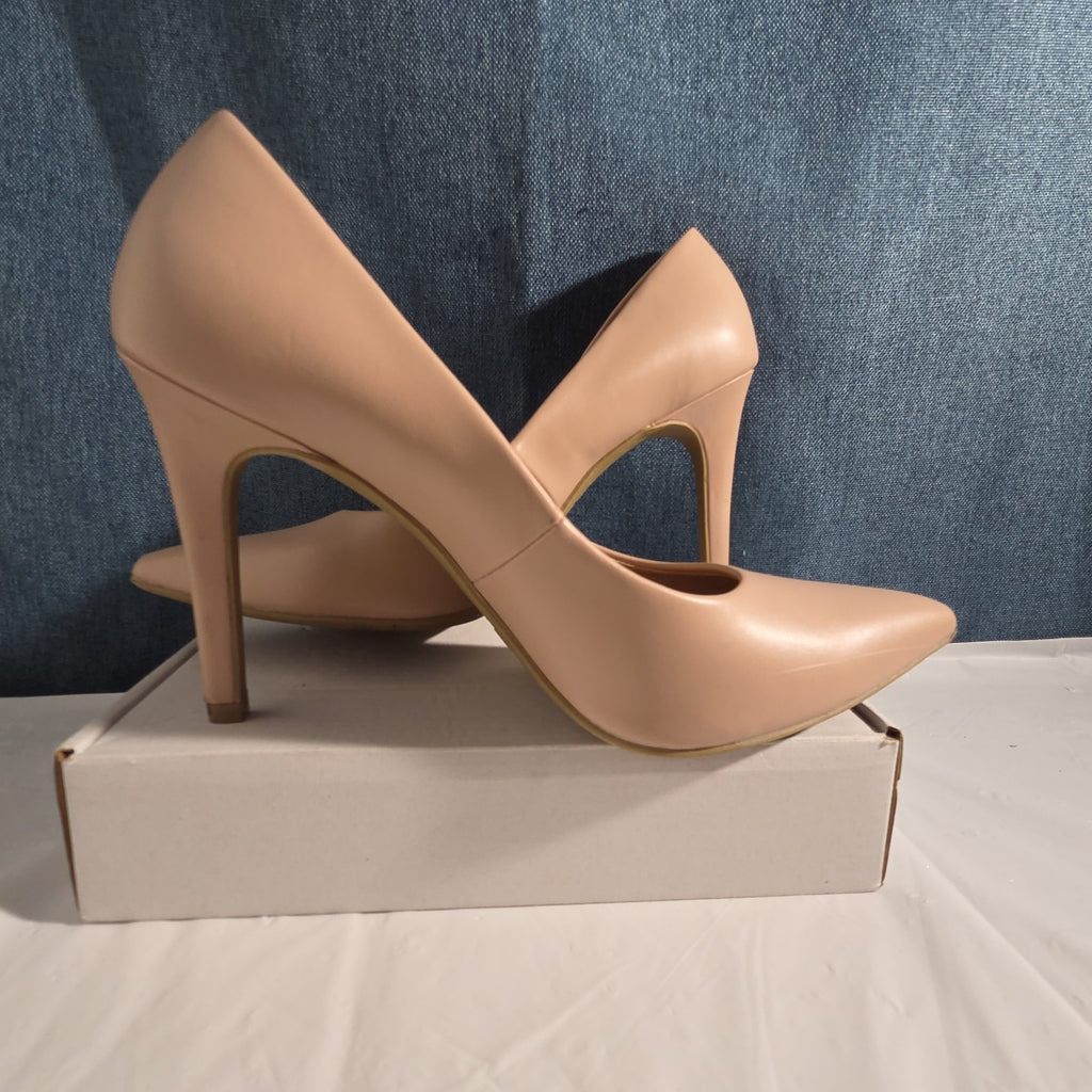 Christian Siriano Nude Heels Pumps 8.5 Pointed Toe Dress Casual Used
