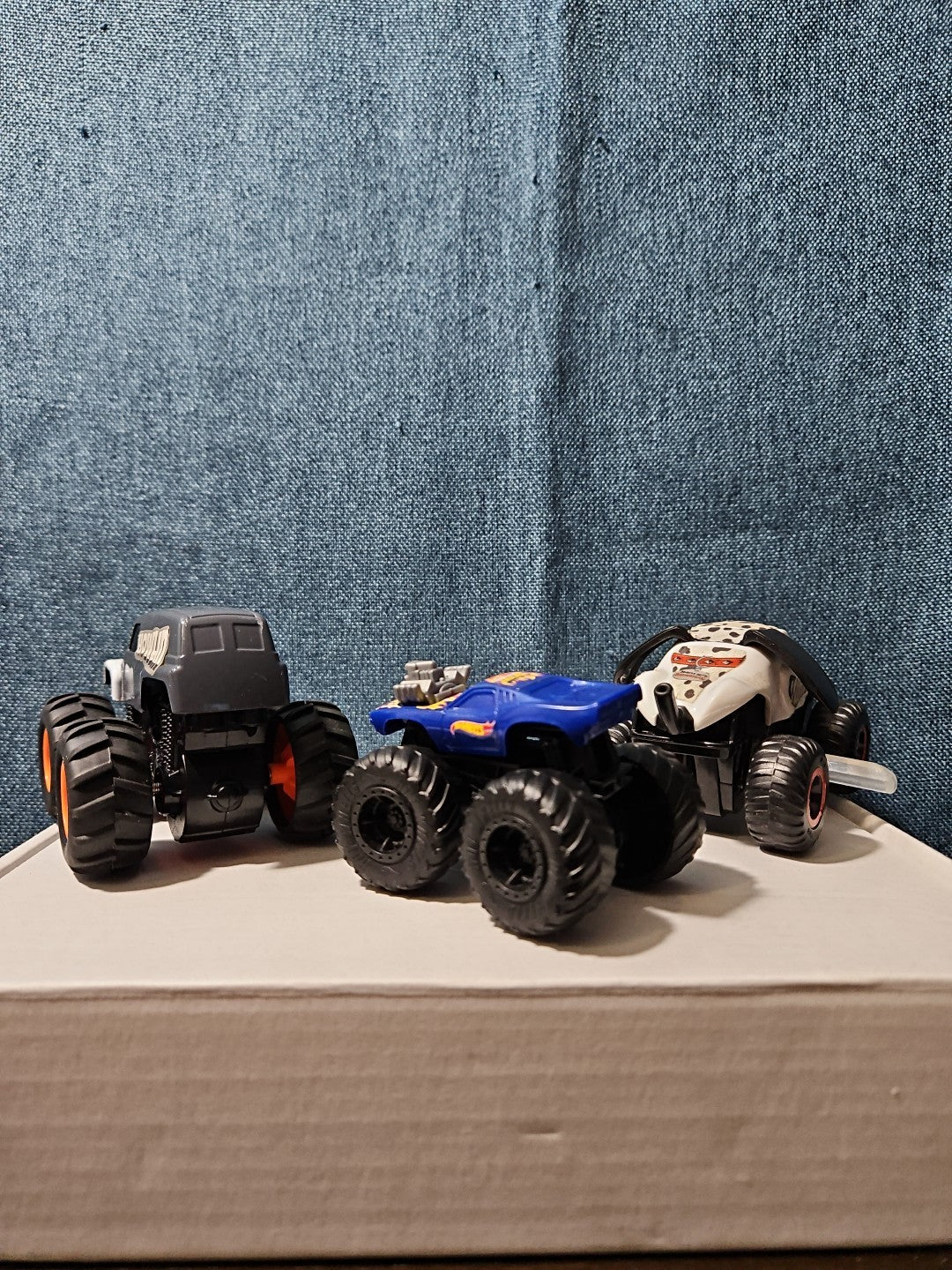 3-Piece Monster Truck Set | Hot Wheels Twin Mill & Howlin' Heat