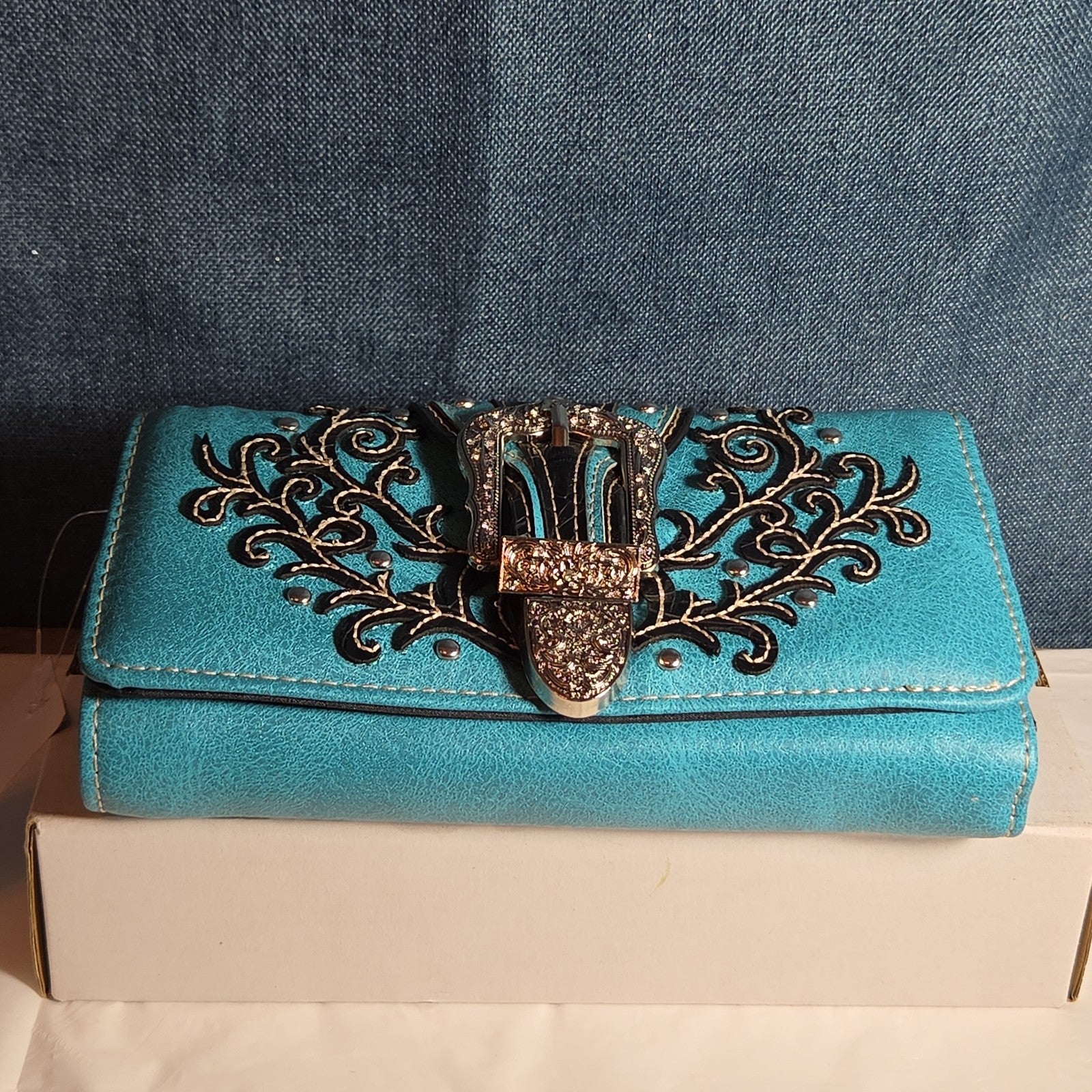Turquoise Western Buckle Floral Trifold Crossbody Wallet NWT