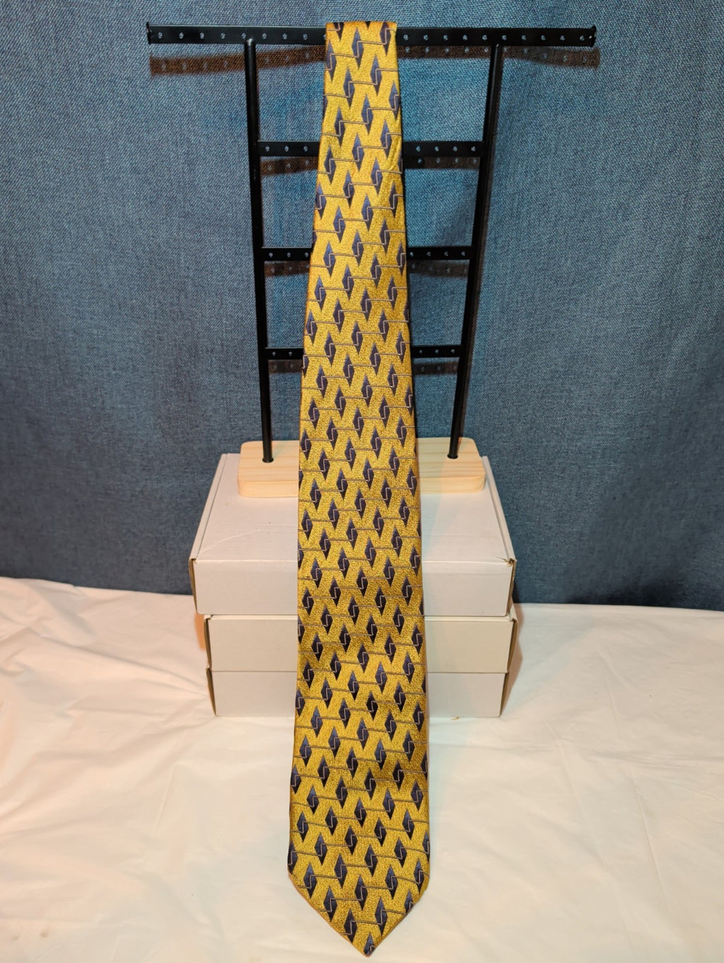 Vintage Edwards Michigan Silk Tie Gold Geometric Art Deco Men's Necktie 59"