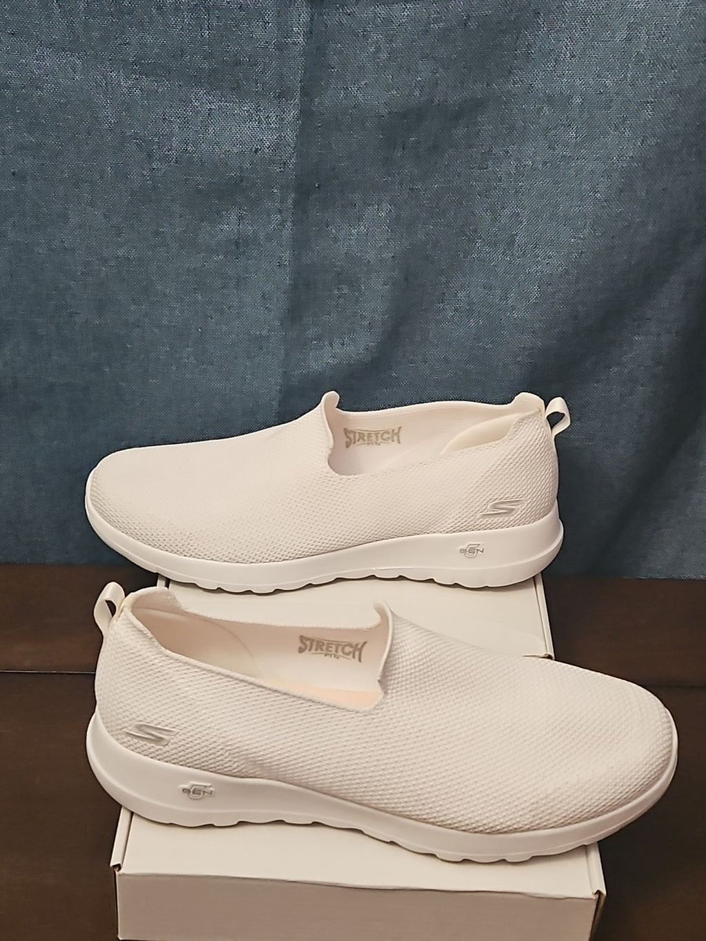 Skechers GO WALK Joy Women’s 11 White Mesh Slip On Air Cooled Goga Mat 124187