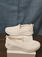 Skechers GO WALK Joy Women’s 11 White Mesh Slip On Air Cooled Goga Mat 124187