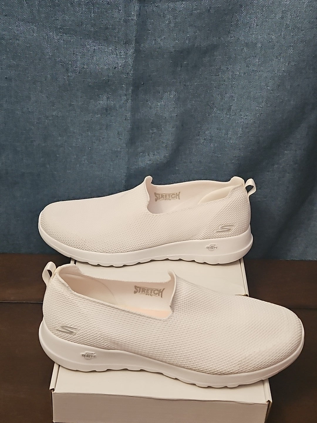 Skechers GO WALK Joy Women’s 11 White Mesh Slip On Air Cooled Goga Mat 124187