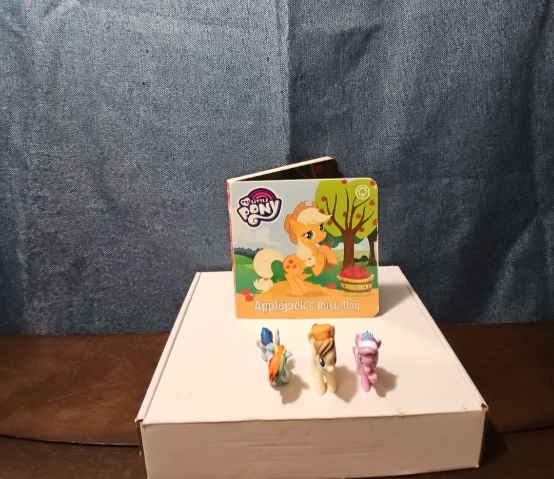 My Little Pony Read & Play Bundle | 3 Mini Figures & Board Book | Rainbow Dash