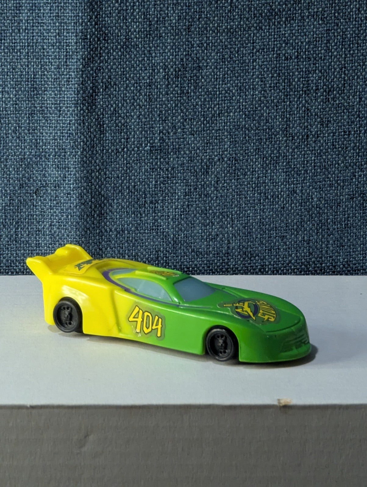 NASCAR Racers STUNTS #404 Fastex Car 2001 McDonald's Wendy's Pullback Toy