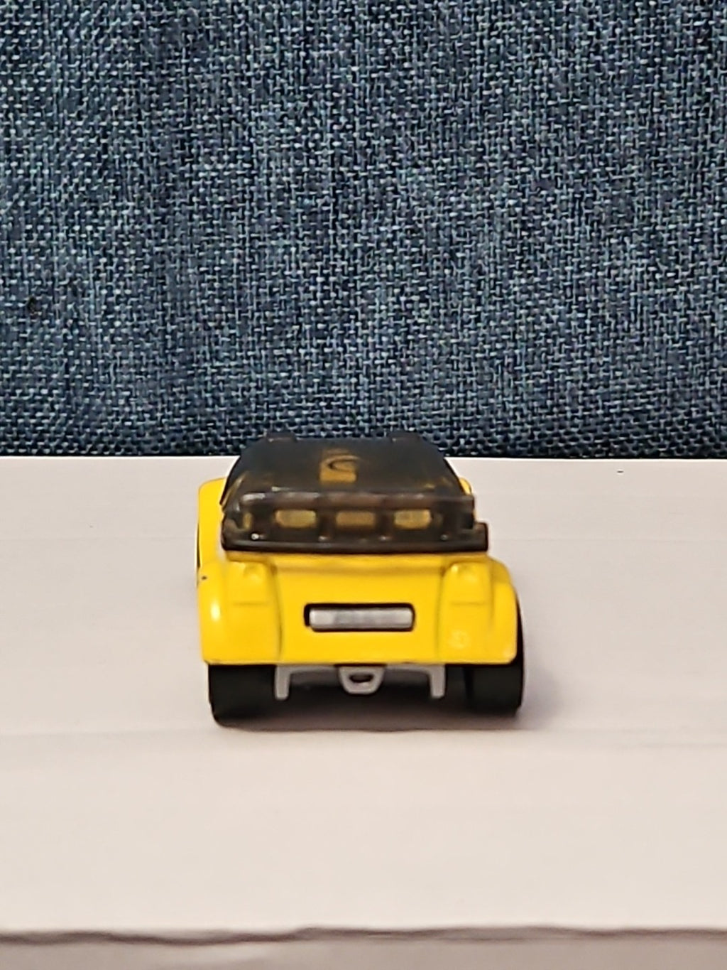 Hot Wheels Super Gnat | 2013 HW Stunt Track Aces | Yellow #55 Race Car