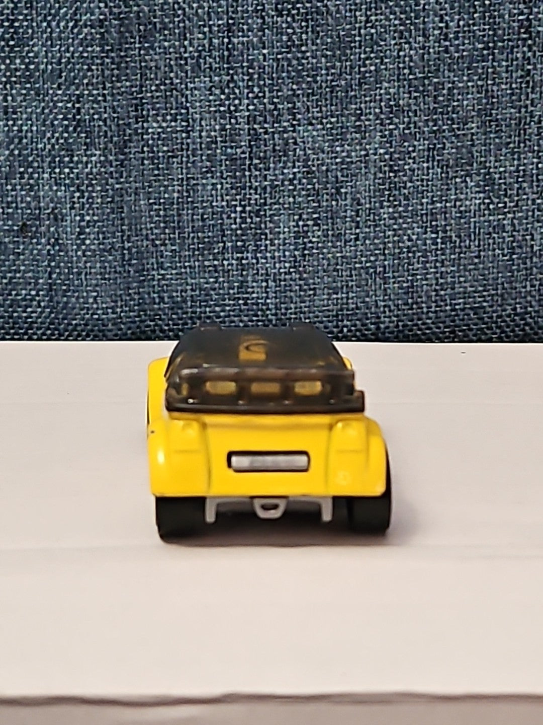 Hot Wheels Super Gnat | 2013 HW Stunt Track Aces | Yellow #55 Race Car