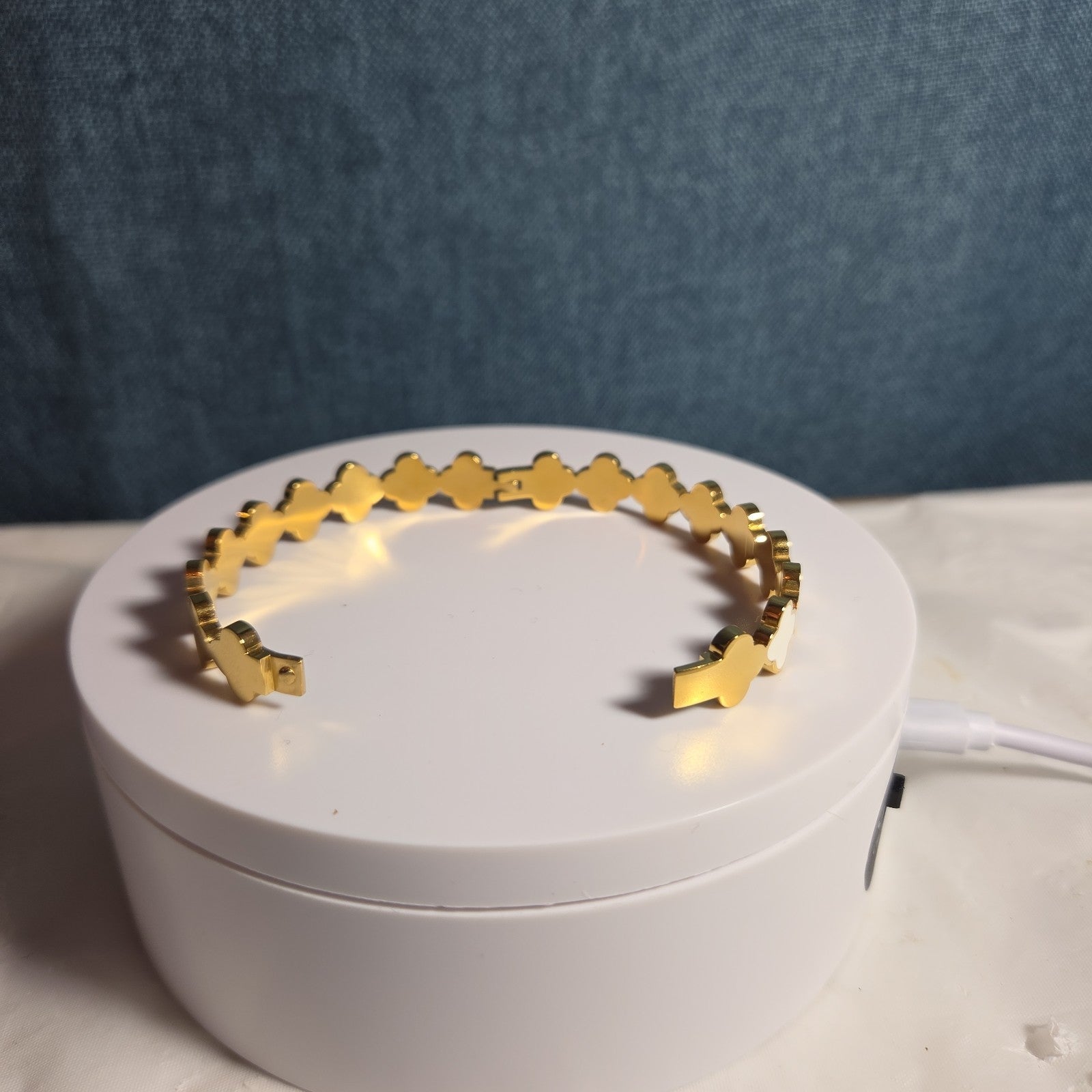 Hinged White Clover Bangle Bracelet Gold Tone Enamel