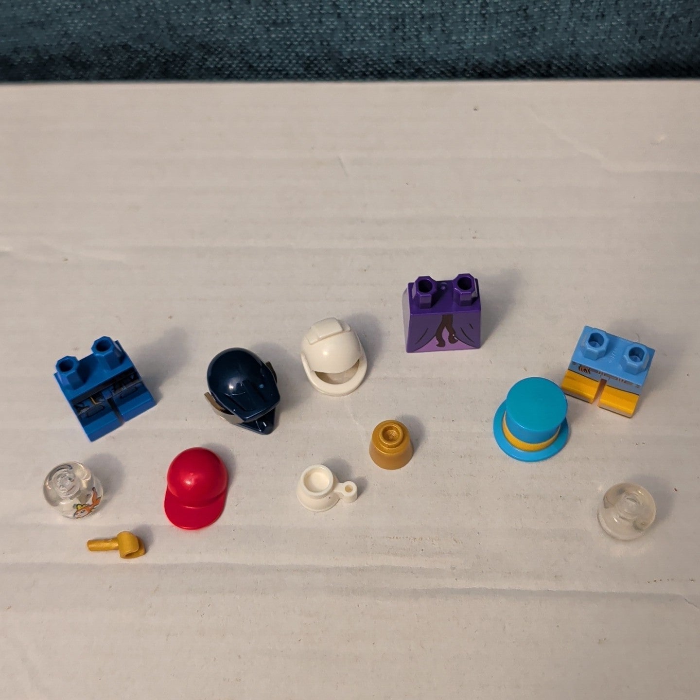 LEGO Minifigure Parts | Accessories GOLDFISH HEAD Hand Top Hat | Helmet Unique!
