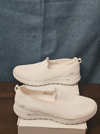 Skechers GO WALK Joy Women’s 11 White Mesh Slip On Air Cooled Goga Mat 124187
