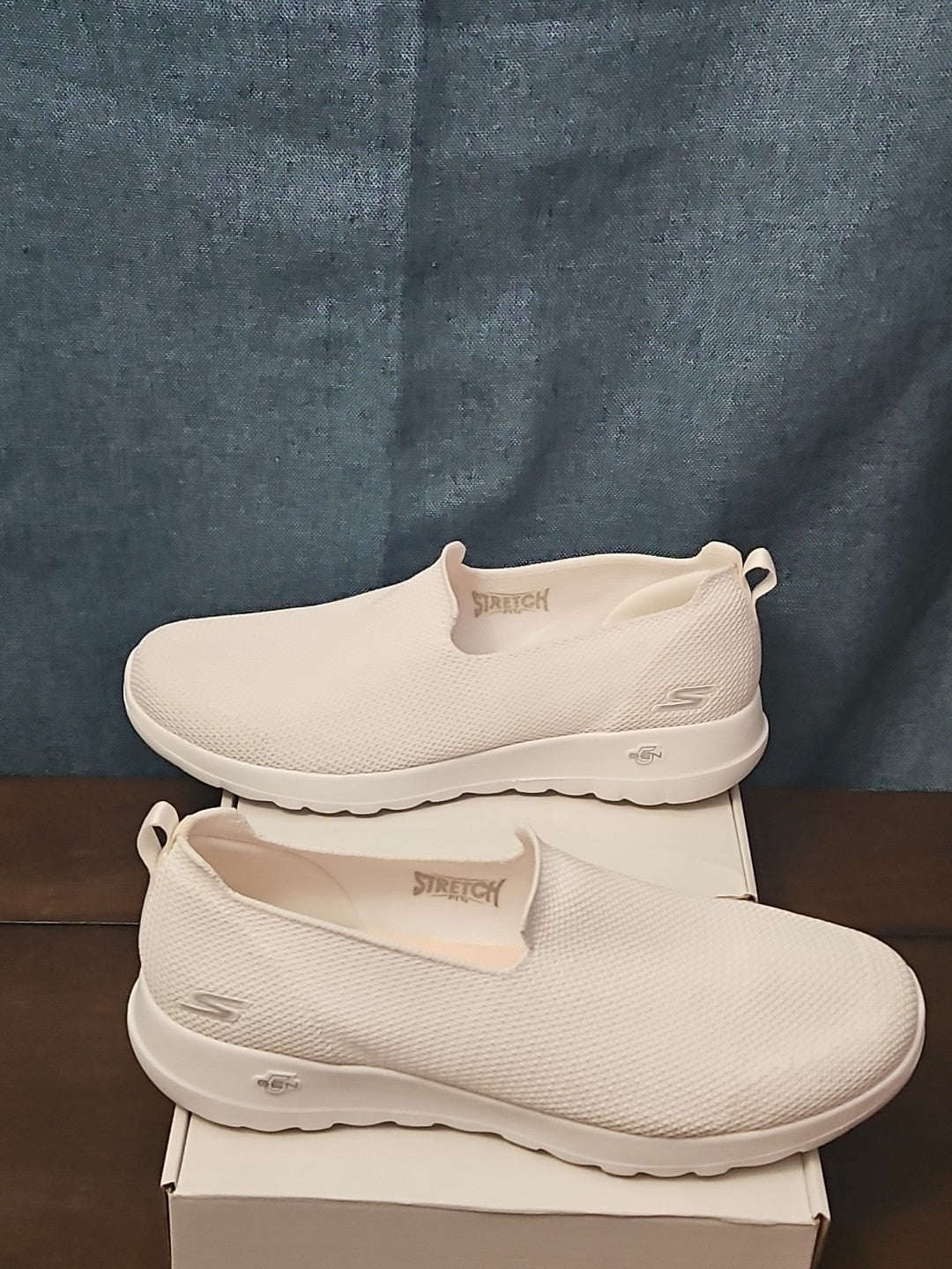 Skechers GO WALK Joy Women’s 11 White Mesh Slip On Air Cooled Goga Mat 124187