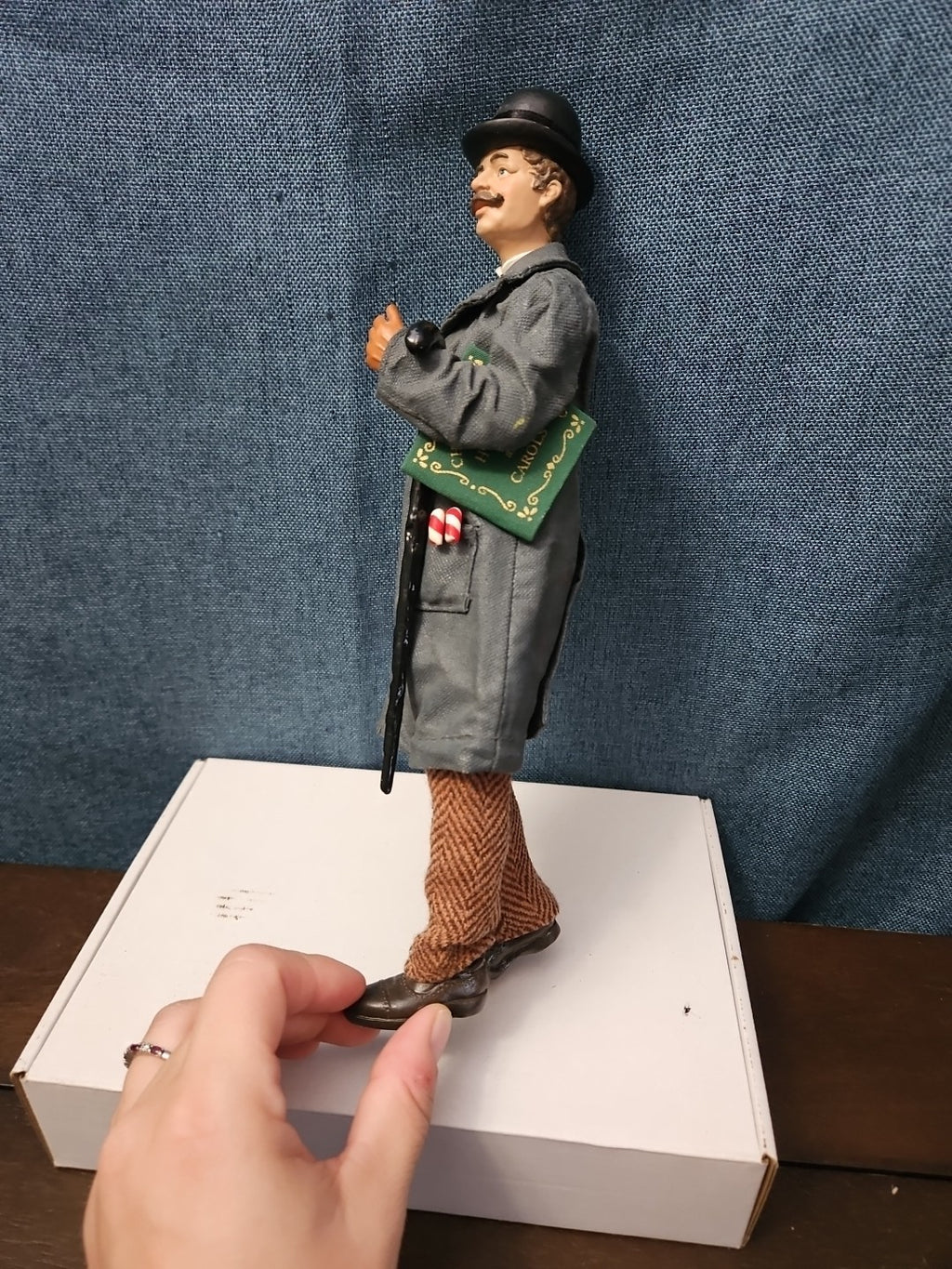 Possible Dreams Clothtique "Victorian Gentleman Caroler" (2003)