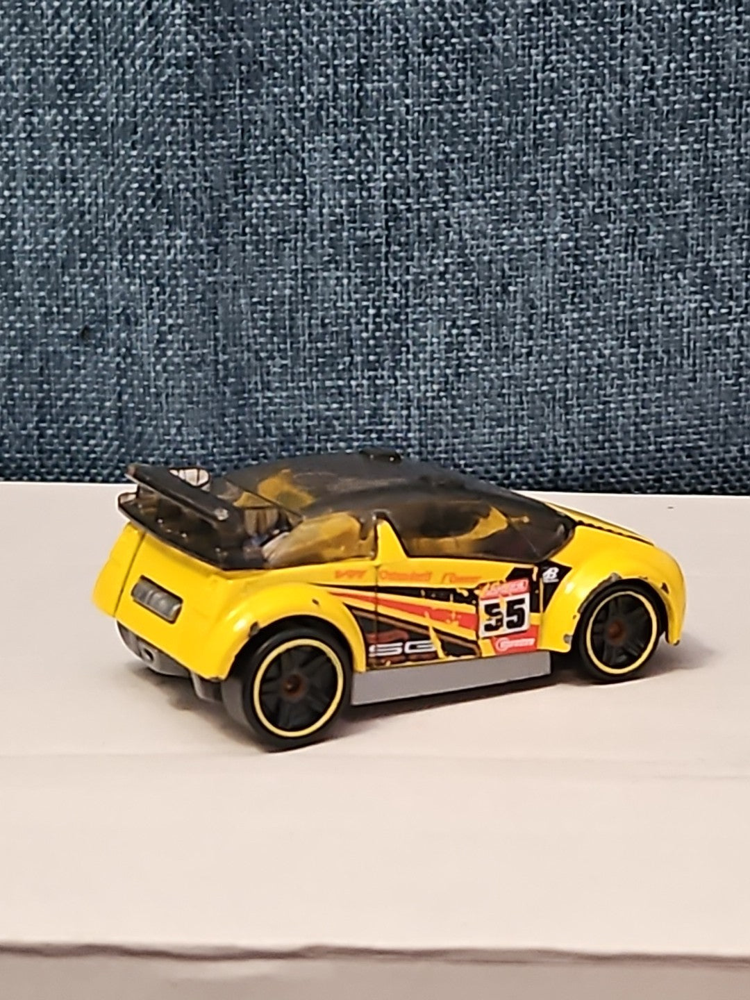 Hot Wheels Super Gnat | 2013 HW Stunt Track Aces | Yellow #55 Race Car