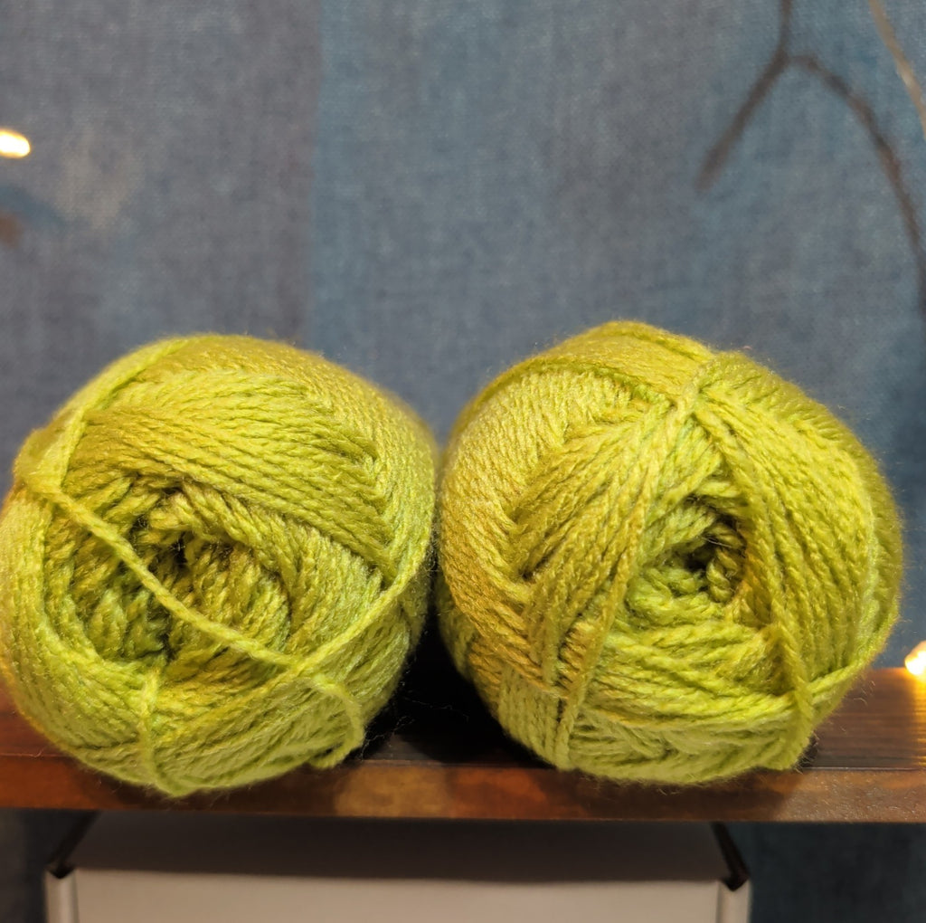 Herrschners Afghan Yarn 2 Ply Celadon Green Acrylic 2 Skein Lot 0046