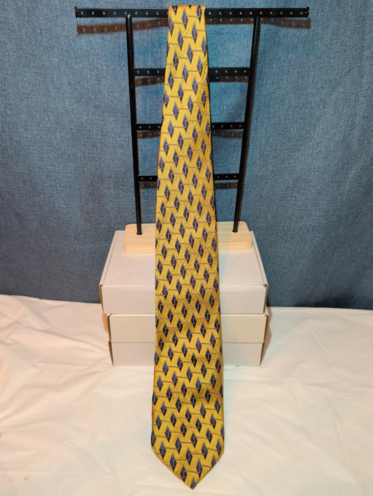 Vintage Edwards Michigan Silk Tie Gold Geometric Art Deco Men's Necktie 59"